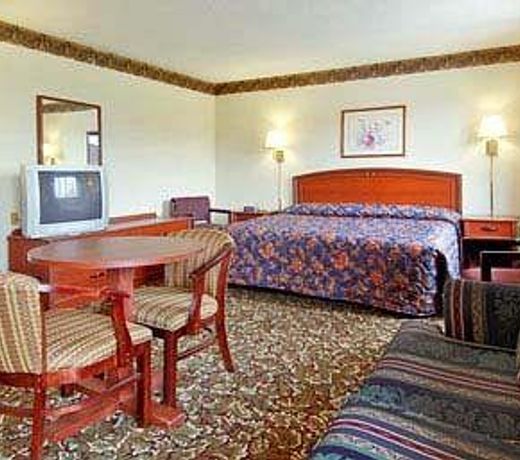 Super 8 by Wyndham Greensboro/Coliseum/Conv.