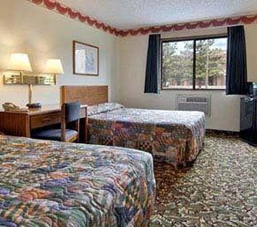 Super 8 by Wyndham Greensboro/Coliseum/Conv.
