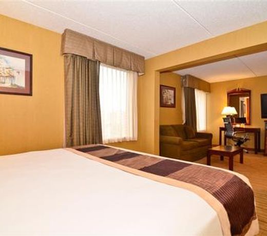 Clarion Pointe Greensboro Airport