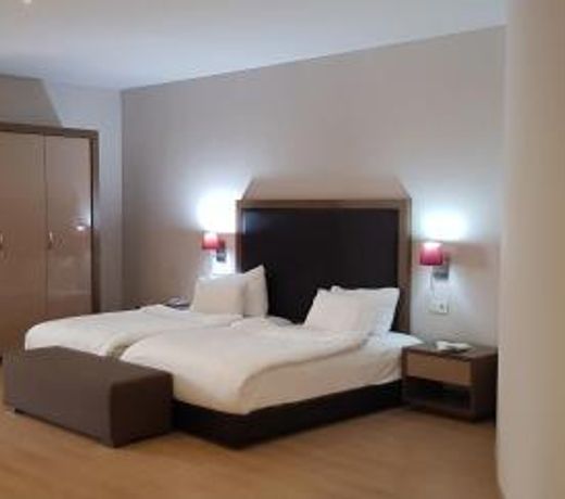 LADIES BEACH RESIDENCE FAMILY SUITES