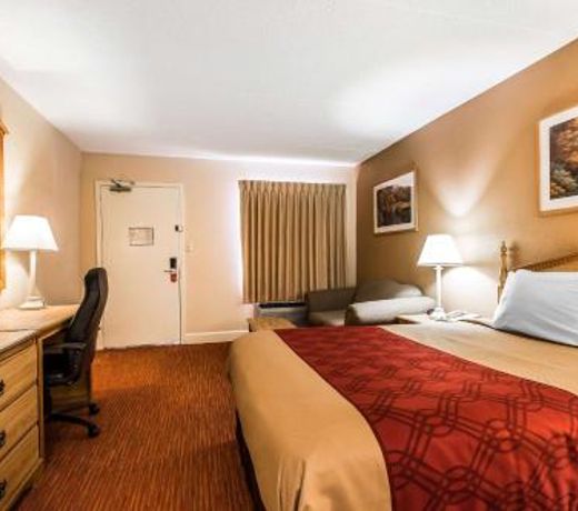 Econo Lodge Inn & Suites