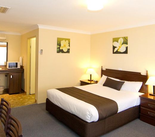 NearBy Hotel