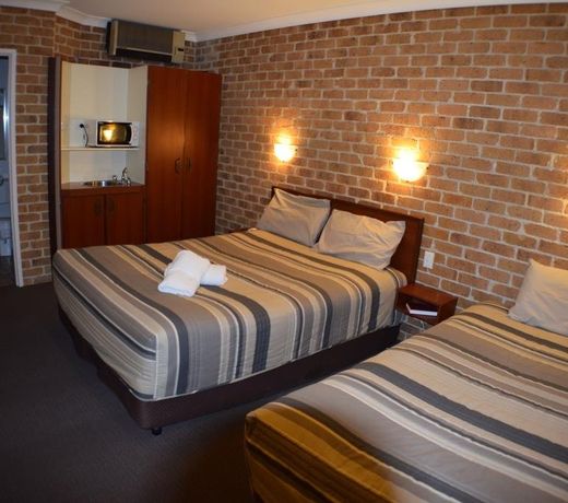 Acacia Motor Inn