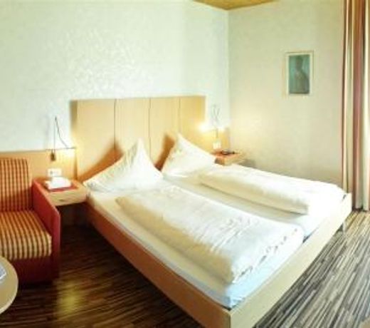 NearBy Hotel