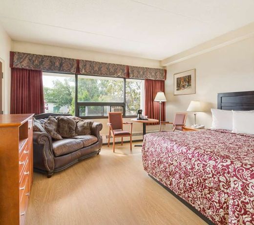 Travelodge by Wyndham Edmonton East