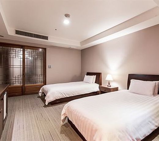 New Hilltop Hotel