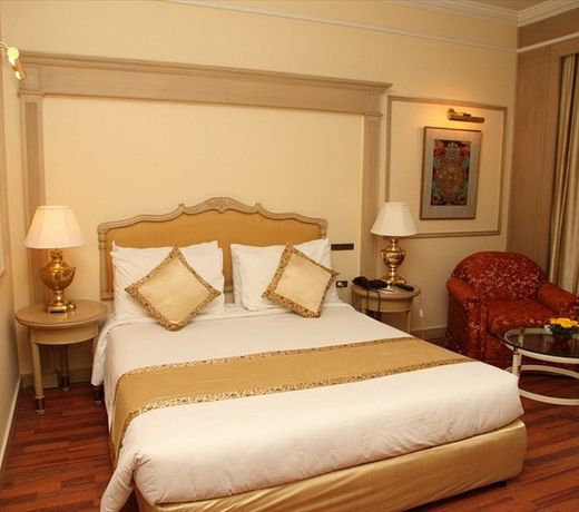 The Everest Hotel