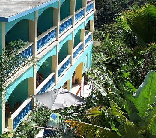 Lazy Parrot Inn & Mini Resort