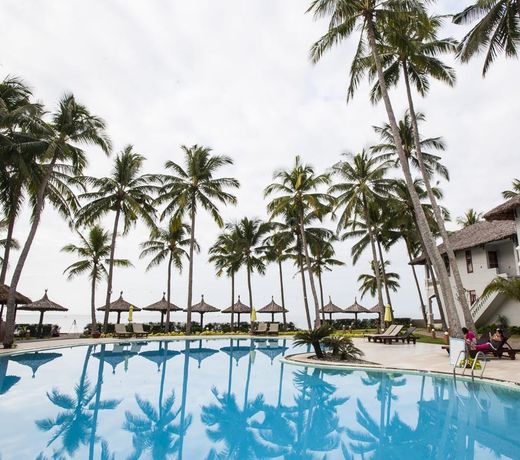 Little Paris Resort & Spa