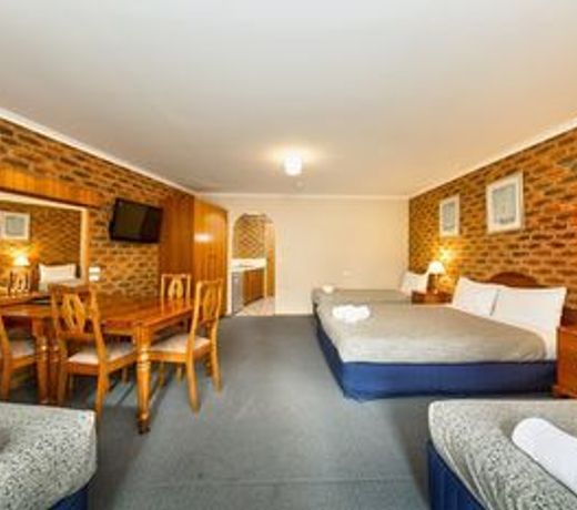 Hume Country Motor Inn