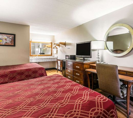 Econo Lodge North