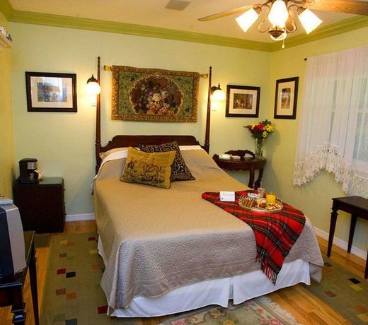 Little English Guesthouse Bed And Breakfast