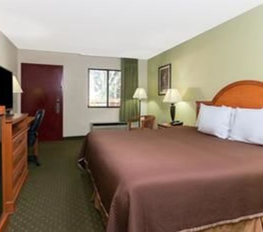 Howard Johnson by Wyndham Tallahassee