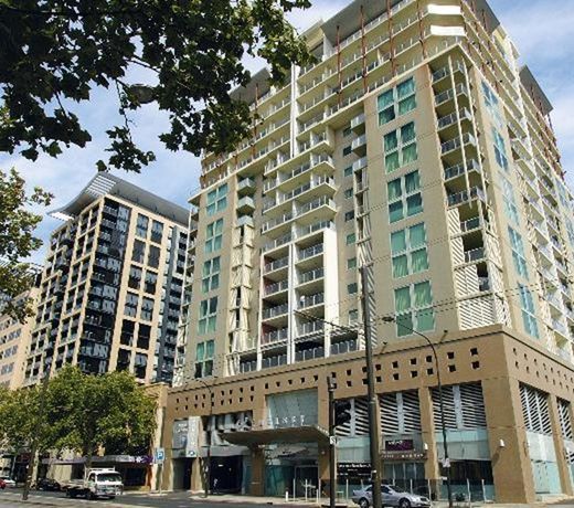 Oaks Adelaide Embassy Suites