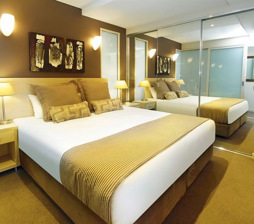 Oaks Adelaide Embassy Suites