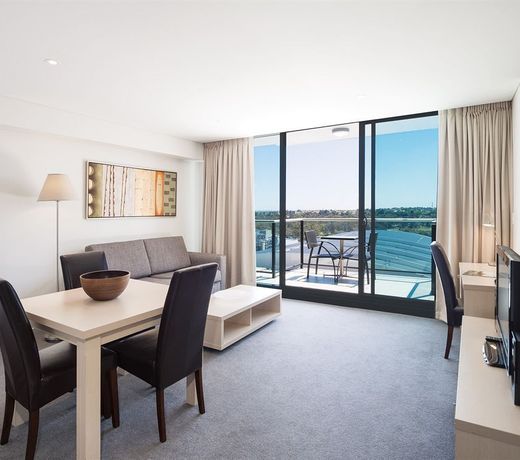 Oaks Adelaide Horizons Suites