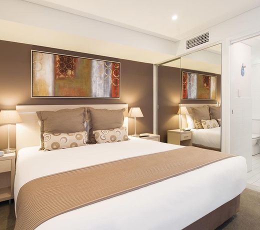 Oaks Adelaide Horizons Suites