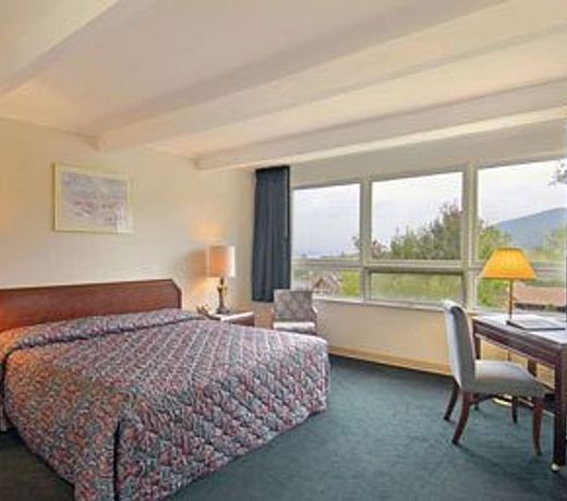 Travelodge by Wyndham Lake George NY