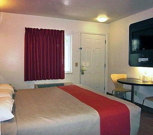 Motel 6 Lake George