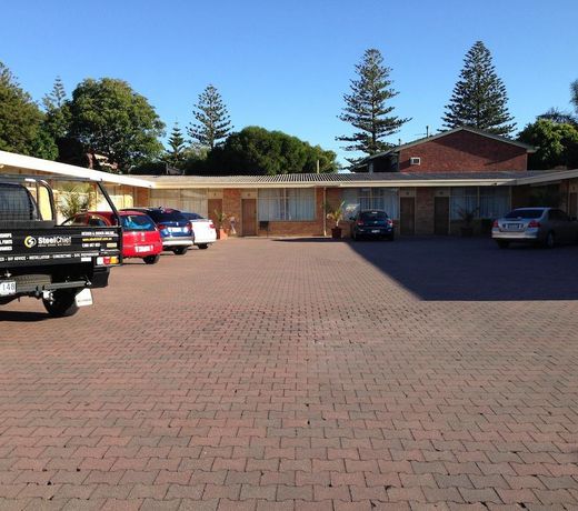 Glenelg Motel
