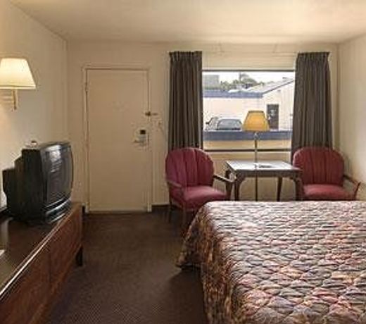 Travelodge by Wyndham Lafayette