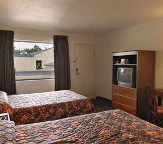 Travelodge by Wyndham Lafayette