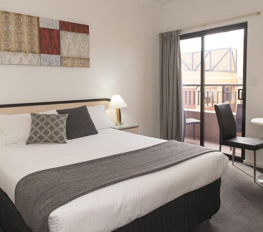 Adelaide Riviera Hotel