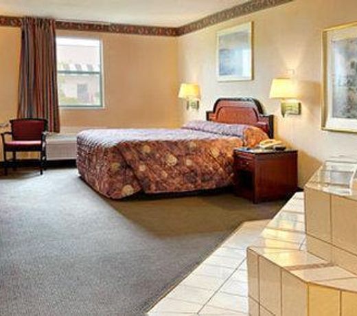 Howard Johnson by Wyndham Lake City