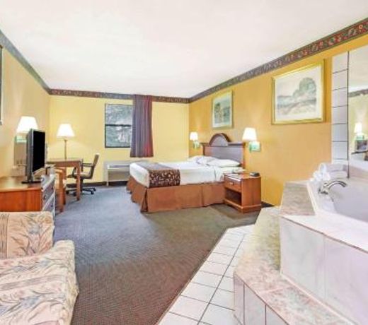 Howard Johnson by Wyndham Lake City