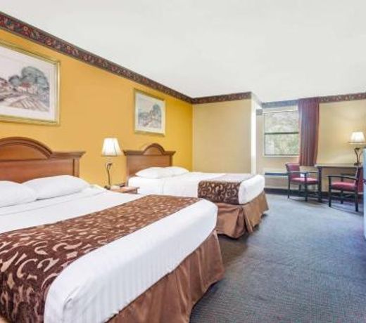 Howard Johnson by Wyndham Lake City