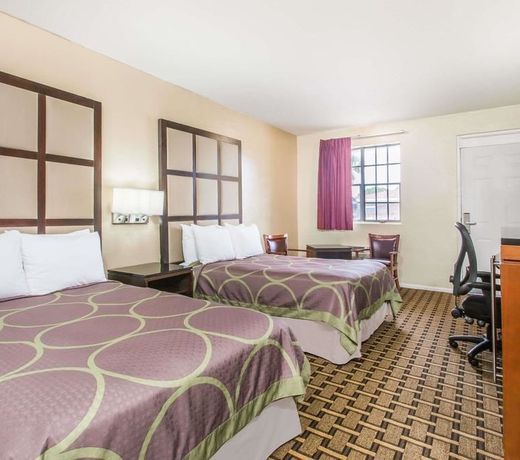 Super 8 by Wyndham Lake City