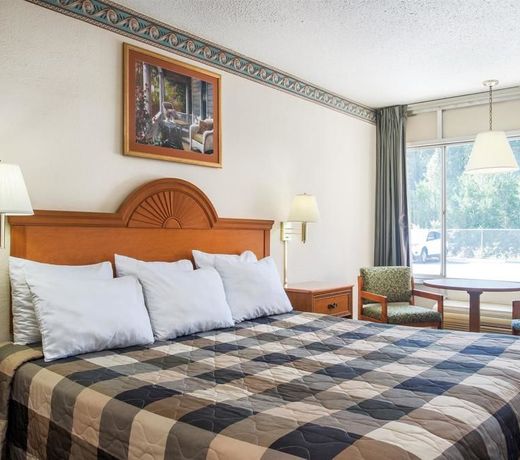 Days Inn by Wyndham Lake City I-75