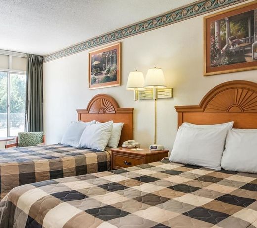 Days Inn by Wyndham Lake City I-75