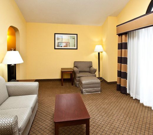 Holiday Inn Express & Suites Milton East I-10, an IHG Hotel