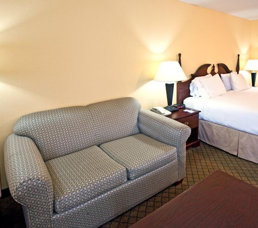 Holiday Inn Express & Suites Milton East I-10, an IHG Hotel