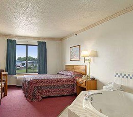 Super 8 By Wyndham Watertown Wi