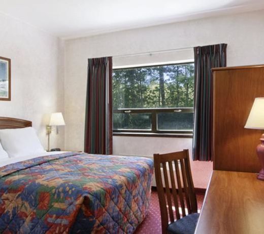 Red Roof Inn & Suites Newburgh - Stewart Airport