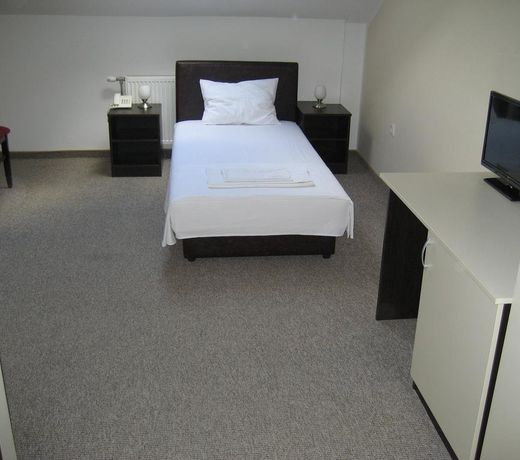 Hotel Feniks Polarevac
