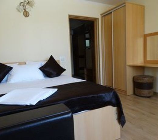 Emigrant Hotel