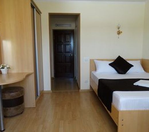 Emigrant Hotel