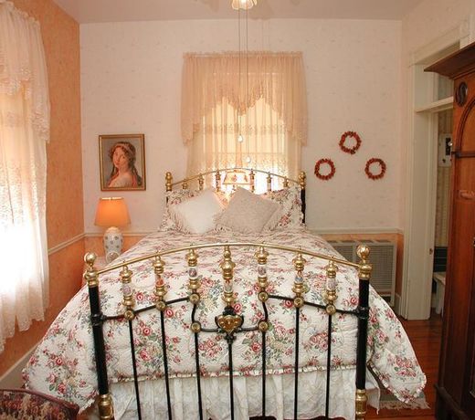 American River Inn