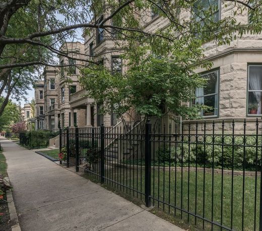 Chicago Guest House on Lakewood Avenue