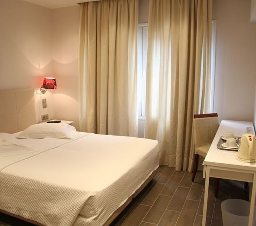 Piraeus City Hotel