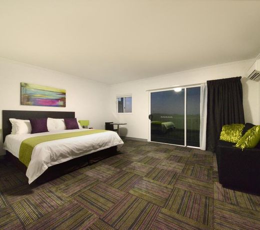 Mackay Oceanside Central Hotel