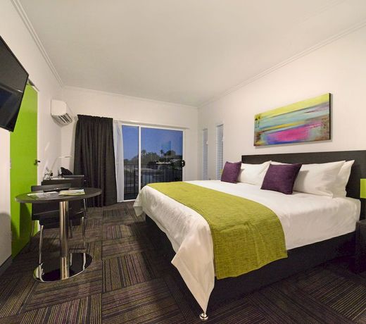 Mackay Oceanside Central Hotel