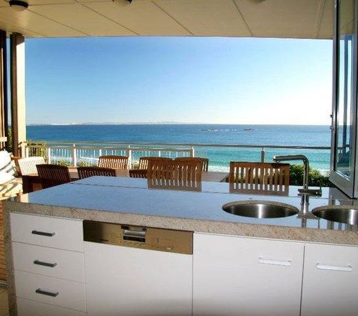 Stradbroke Island Beach Hotel