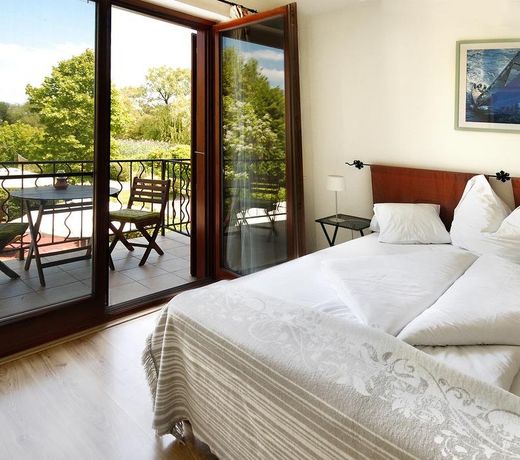 Hullam Villa B&B