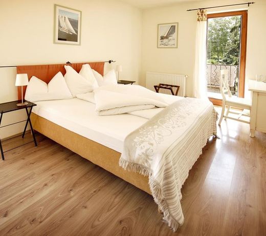 Hullam Villa B&B