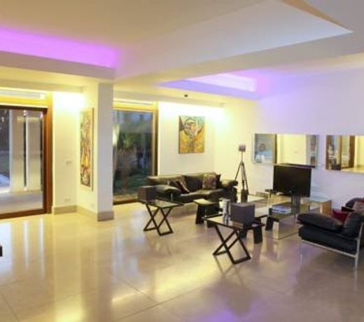 Swan Suites Hotel