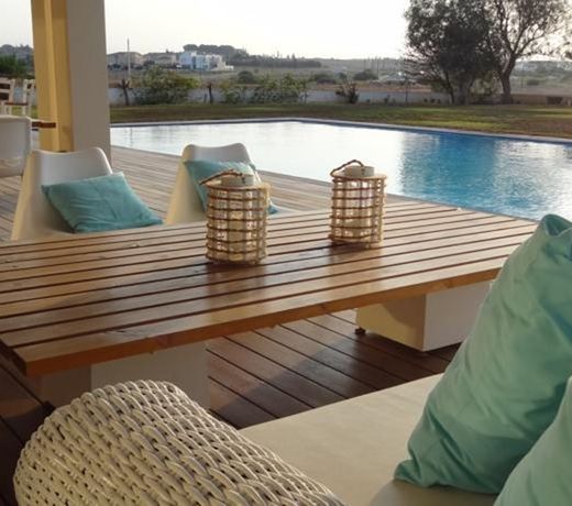 Swan Suites Hotel